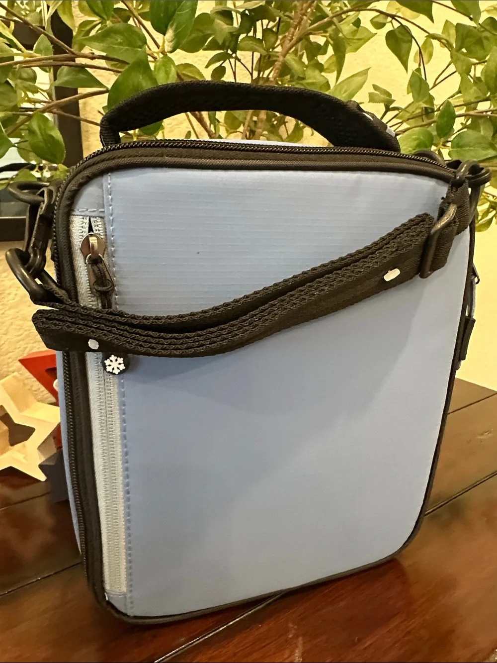 Tommy Bahama Light Blue Insulated Toiletry / Lunch Pack